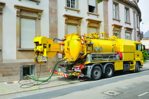 Vacuum Truck Rental تأجير شاحنات الشفط Vacuum Truck Rental تأجير شاحنات الشفط
